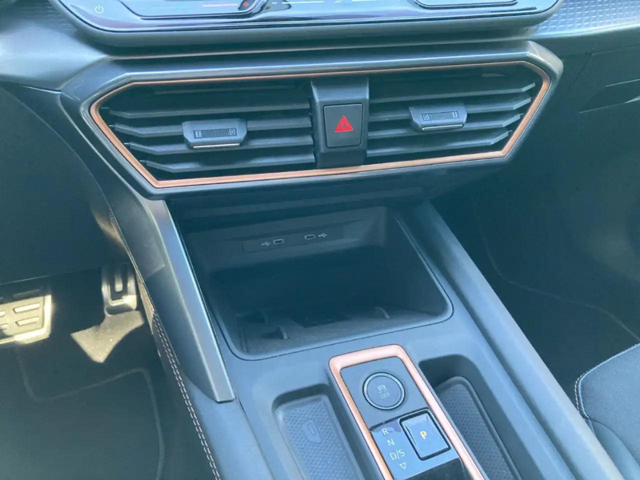 CUPRA Formentor 1.5 eTSI DSG ACC+KAMERA+NAVI+SHZ+LED — معرض صور السيارة 18
