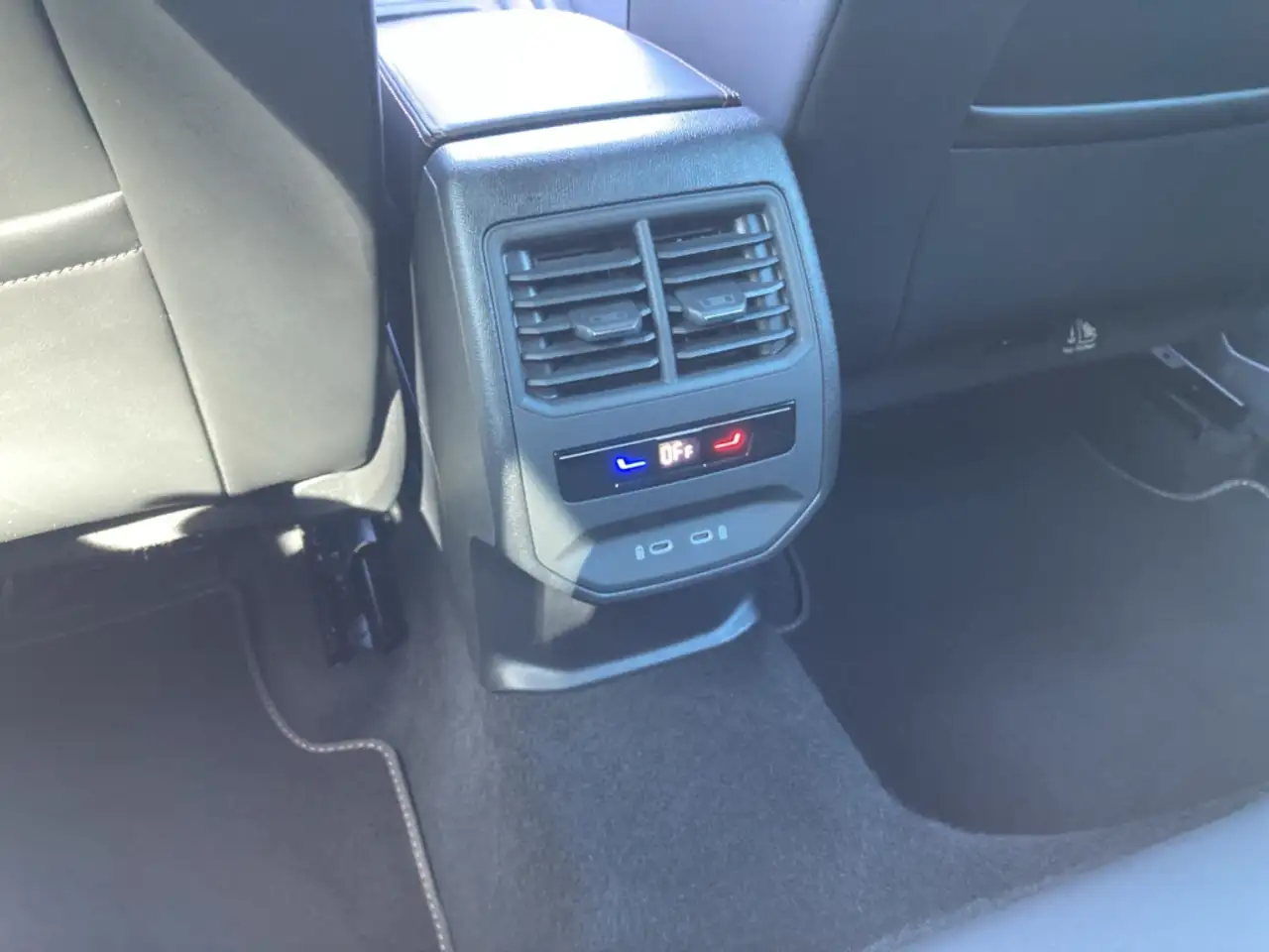 CUPRA Formentor 1.5 eTSI DSG ACC+KAMERA+NAVI+SHZ+LED — معرض صور السيارة 29
