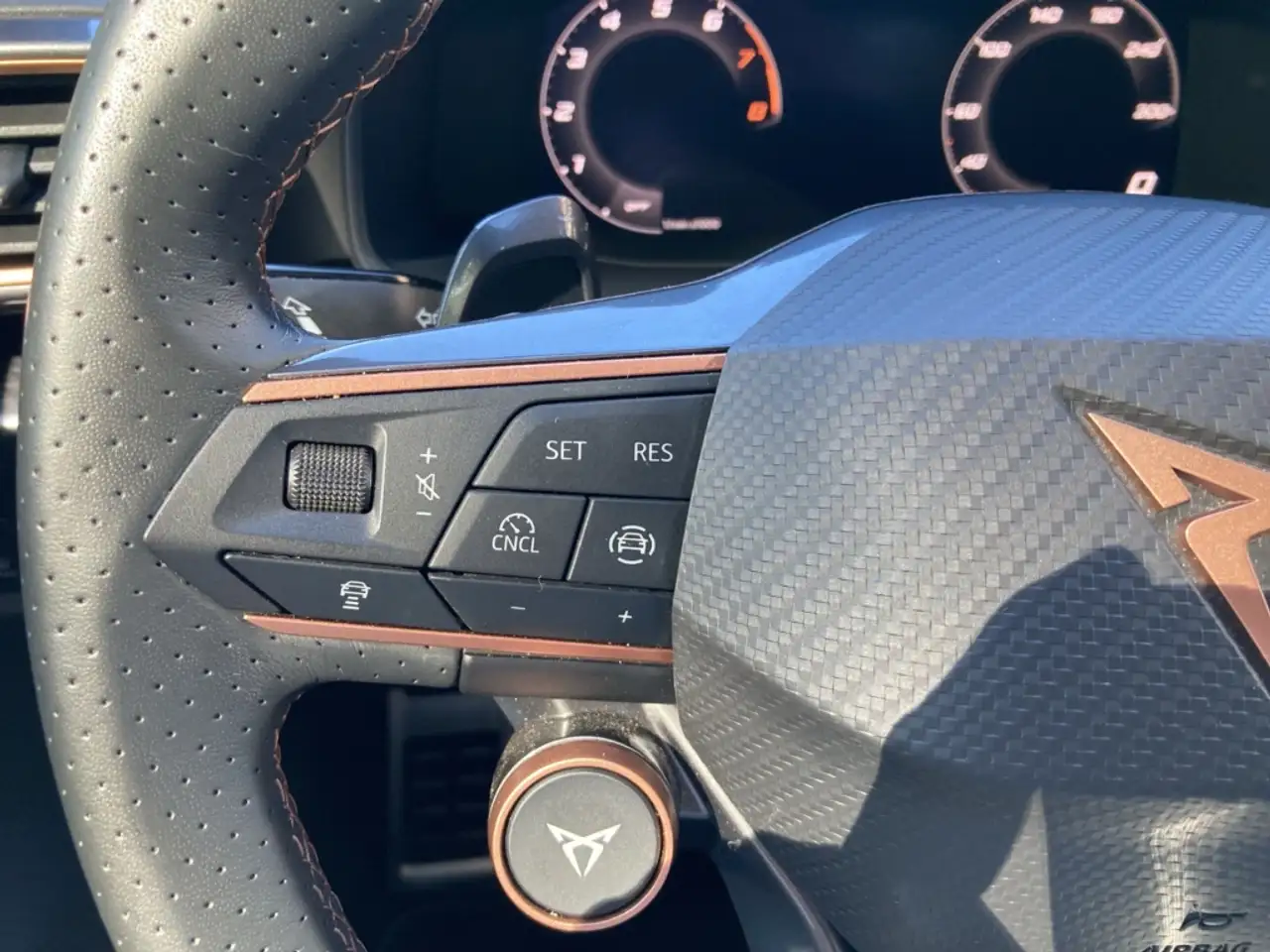CUPRA Formentor 1.5 eTSI DSG ACC+KAMERA+NAVI+SHZ+LED — معرض صور السيارة 22