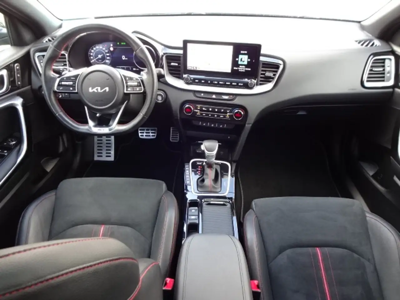 Kia Ceed / cee'd 1,6T GT AT Panorama Komf.Paket ACC 18" — Vehicle gallery 3