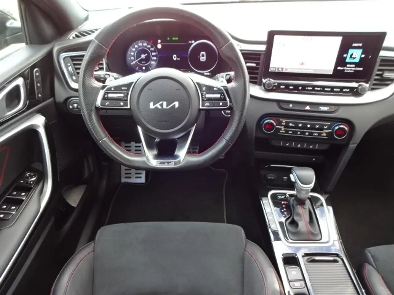 Kia Ceed / cee'd 1,6T GT AT Panorama Komf.Paket ACC 18" — Vehicle gallery 12