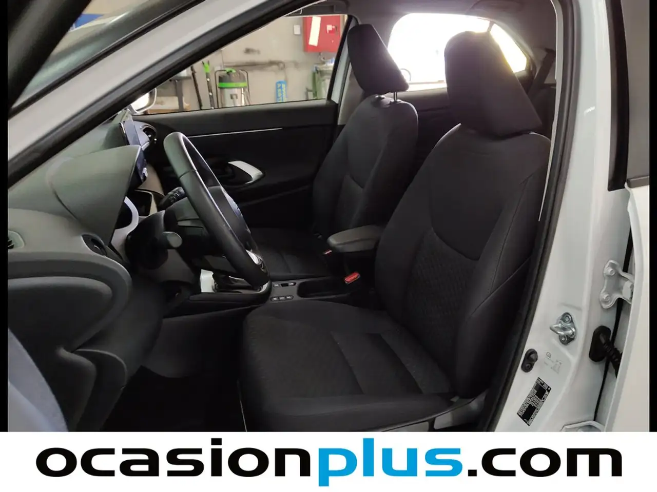 Toyota Yaris Cross 120H Business Plus — Vehicle gallery 10
