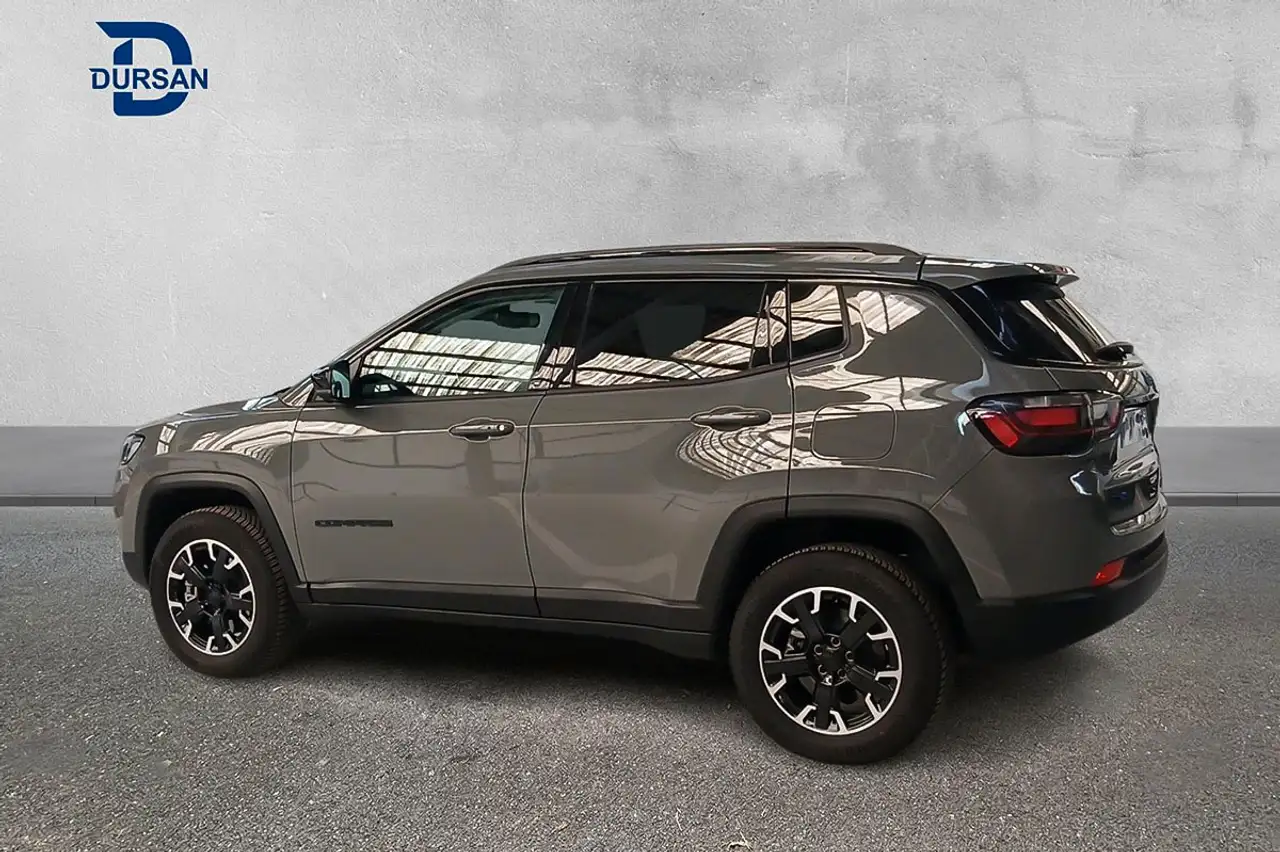 Jeep Compass 1.3 PHEV Overland EAWD Aut. 240 — معرض صور السيارة 4