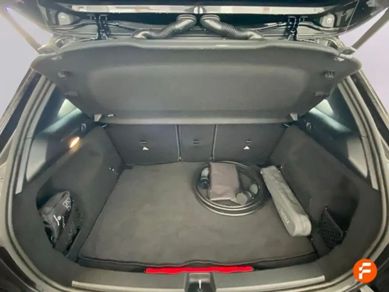 Mercedes-Benz B 250 250e — Vehicle gallery 10