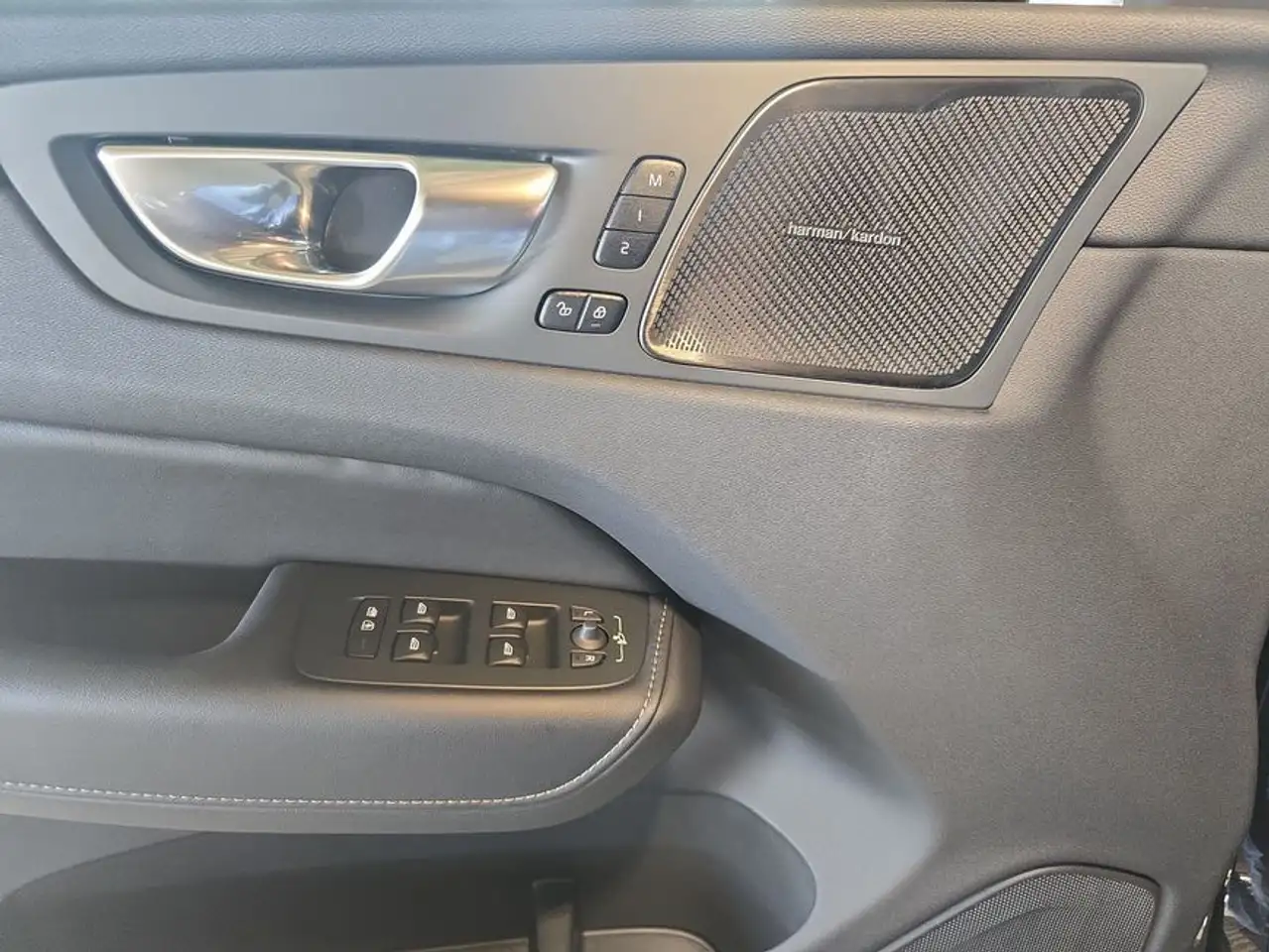 Volvo XC60 XC60 B5 B AWD Plus Dark — معرض صور السيارة 21