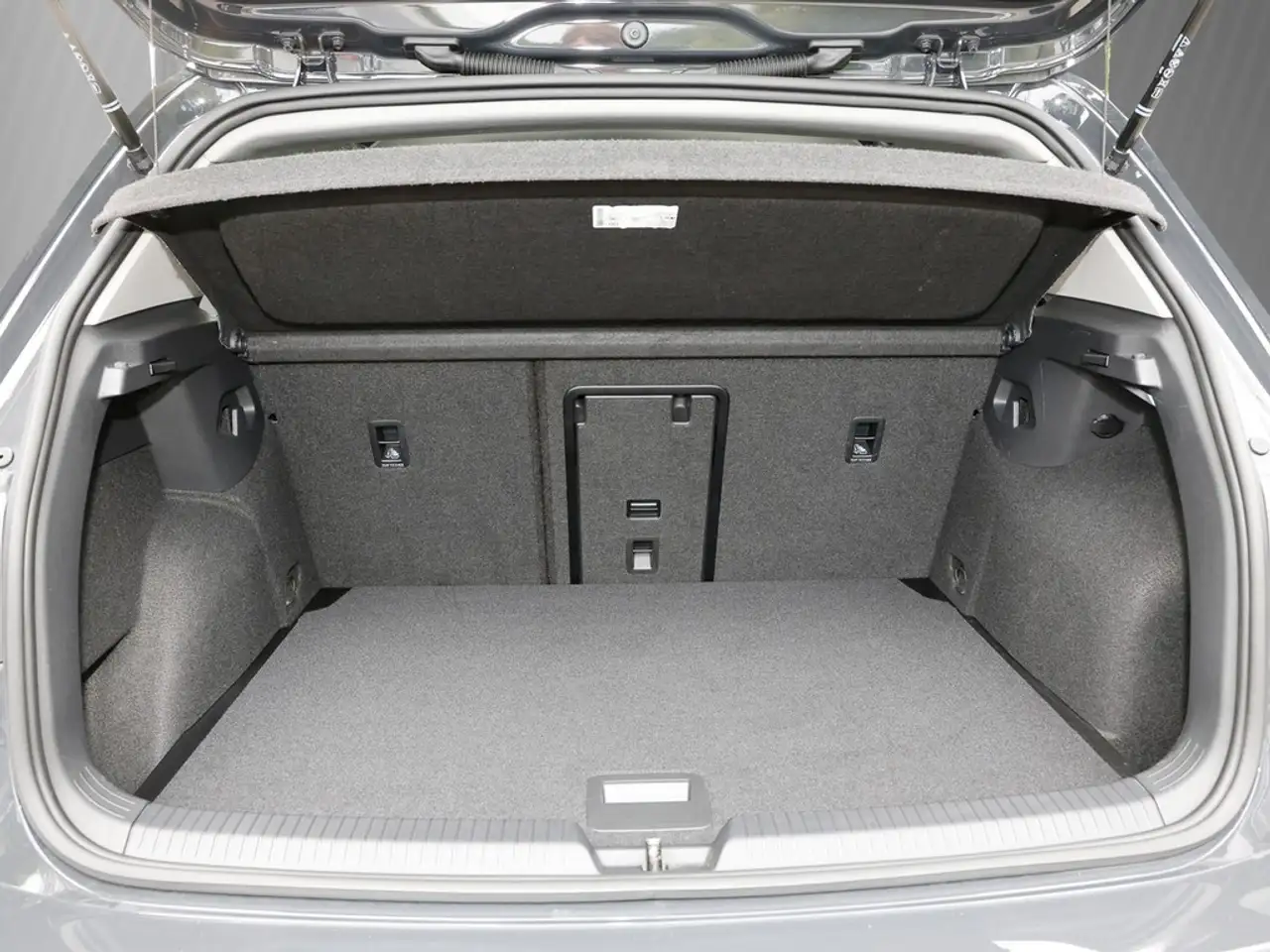 Volkswagen Golf 1.5 eTSI DSG Style Navi., App-Con., ACC, PDC, S... — Galerie du véhicule 8