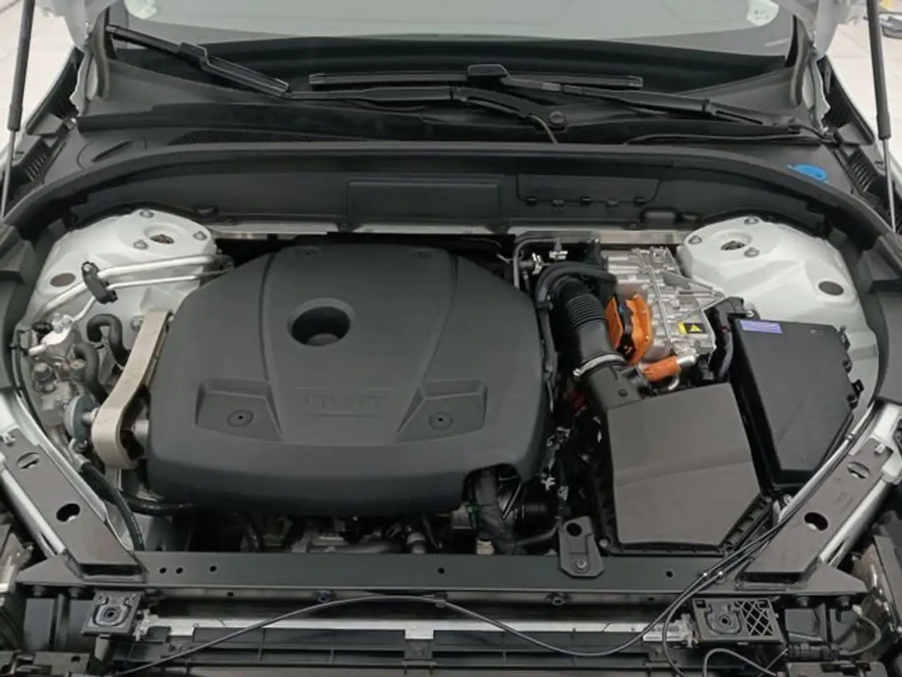 Volvo XC60 T6 Recharge Plus Dark — Galería del vehículo 33