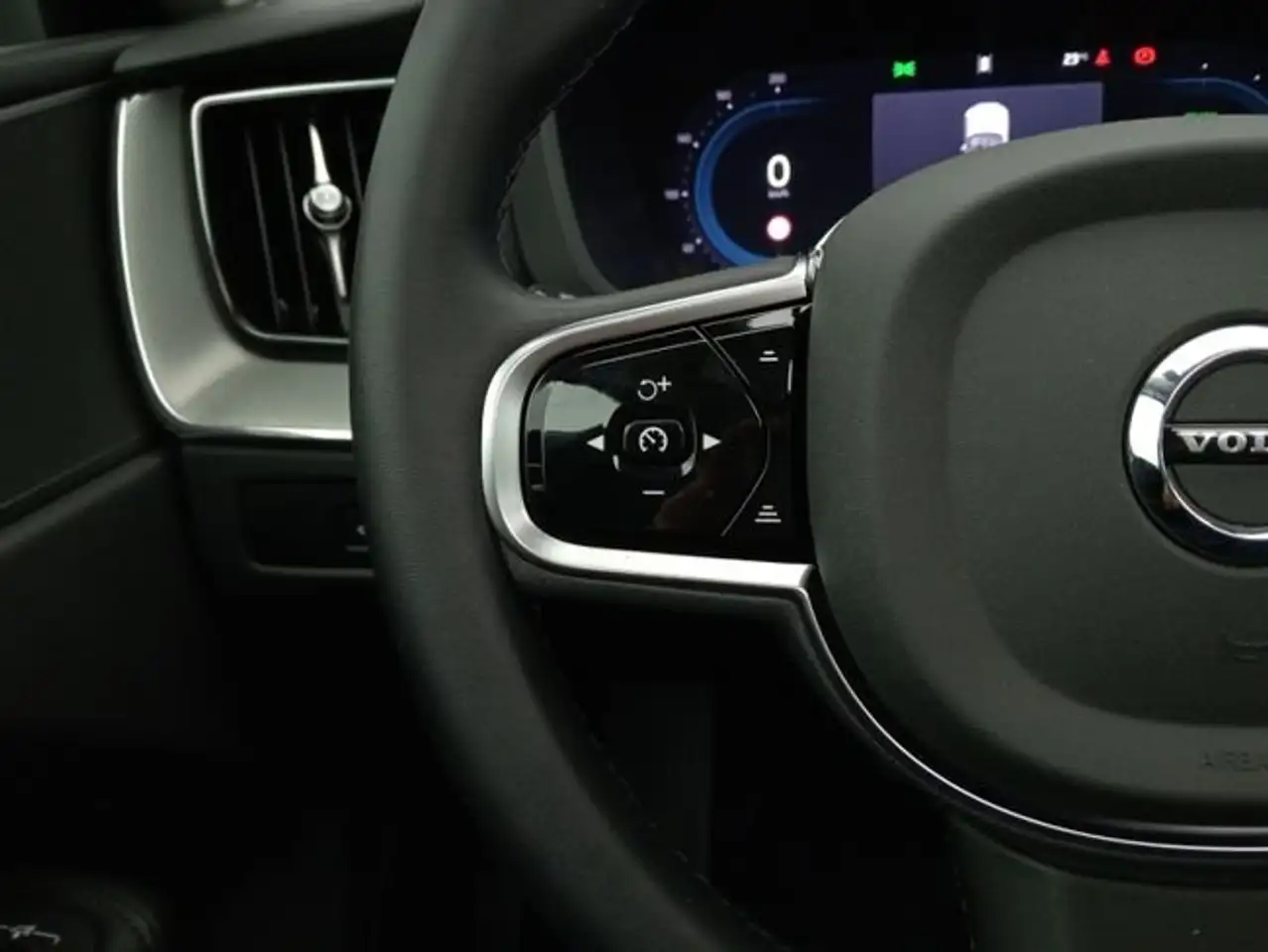 Volvo XC60 T6 Recharge Plus Dark — Galería del vehículo 18