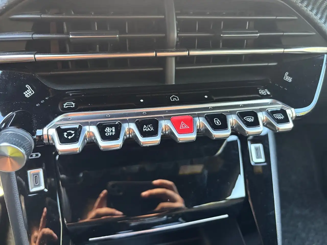 Peugeot 2008 1.2 PureTech 130 Allure LED PDC Navi Kamera — معرض صور السيارة 19