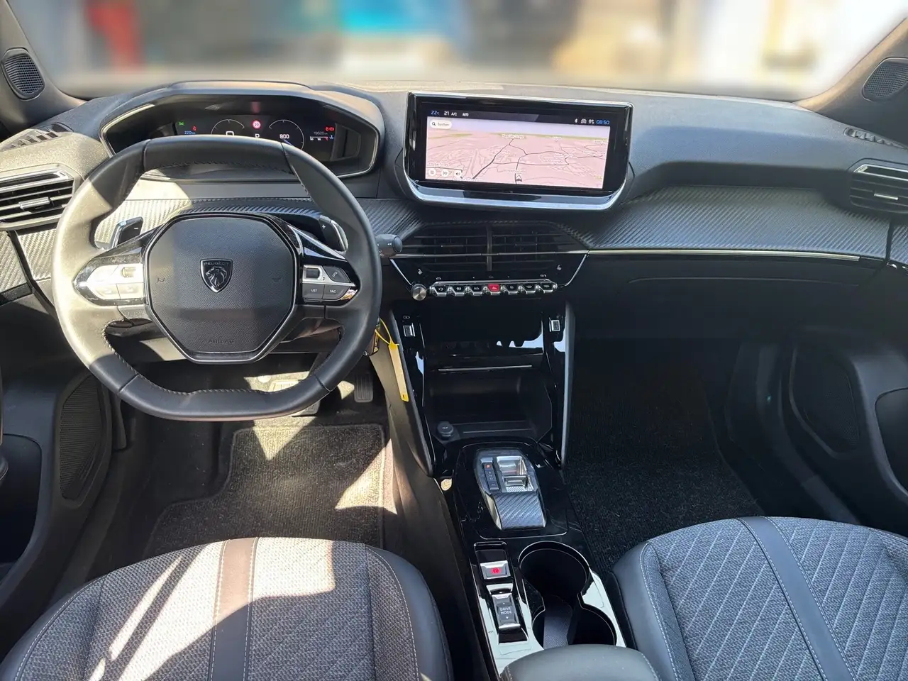 Peugeot 2008 1.2 PureTech 130 Allure LED PDC Navi Kamera — معرض صور السيارة 10