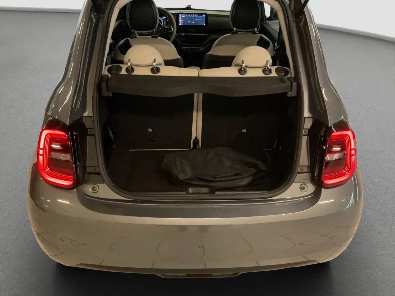 Fiat 500e 42 kWh La Prima — Galería del vehículo 15