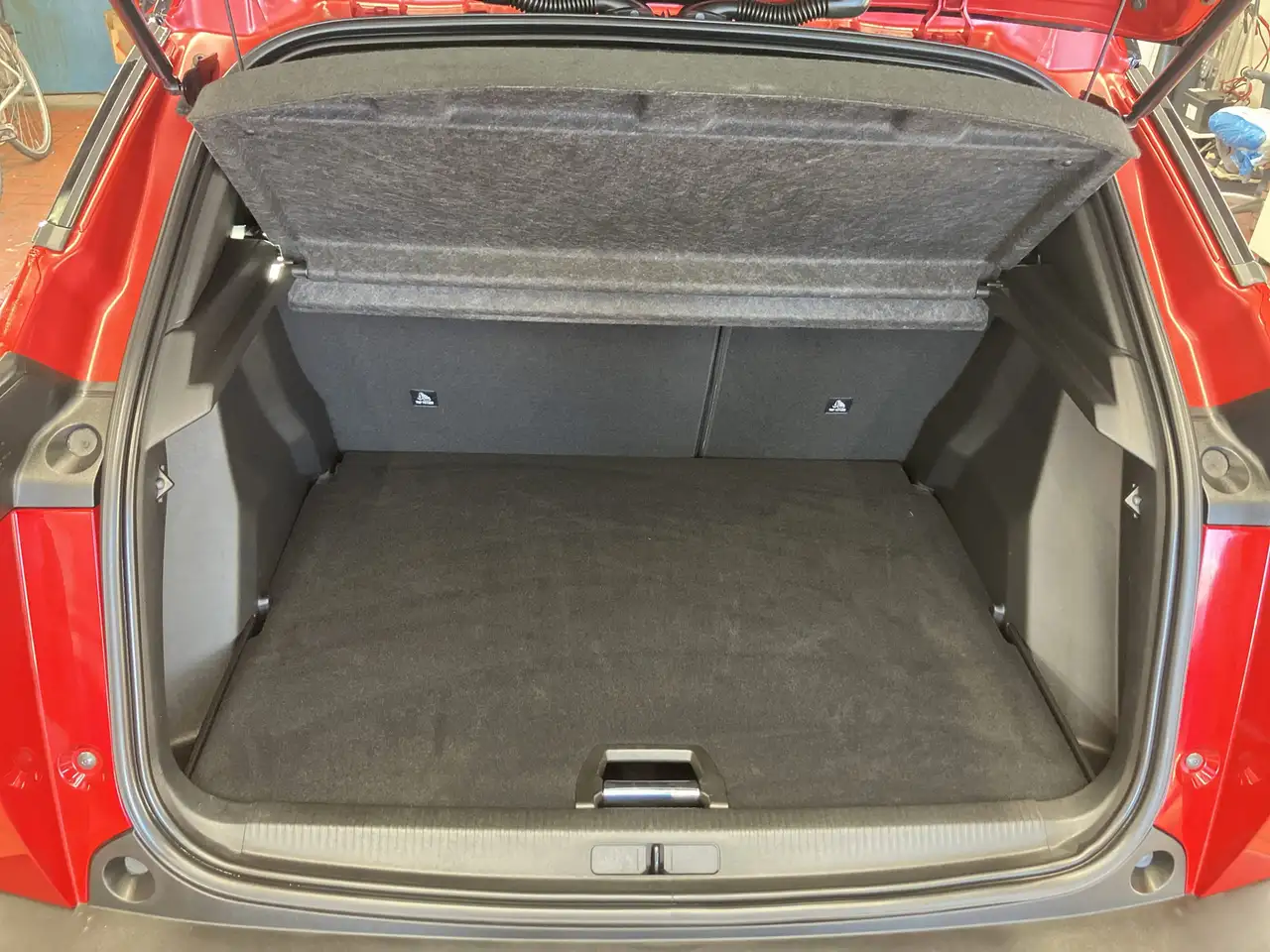 Peugeot 2008 1.2 PureTech 130 GT ACC*Alcantara*LED*Navi — Galerie du véhicule 17