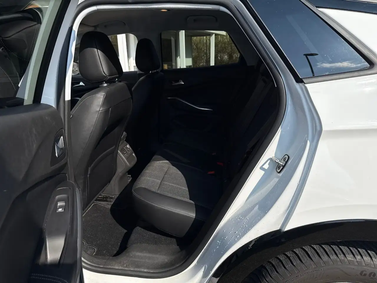 Opel Grandland 1.2 GS Line AHK+LED+Navi+SHZ+2xKlima — Galería del vehículo 11