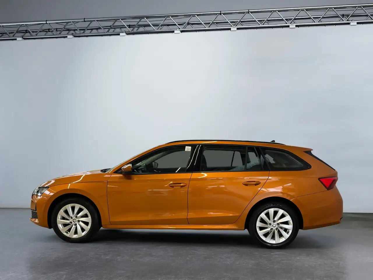 Skoda Octavia Combi Selection 1.5TSI mHEV DSG Klima PDC — معرض صور السيارة 3