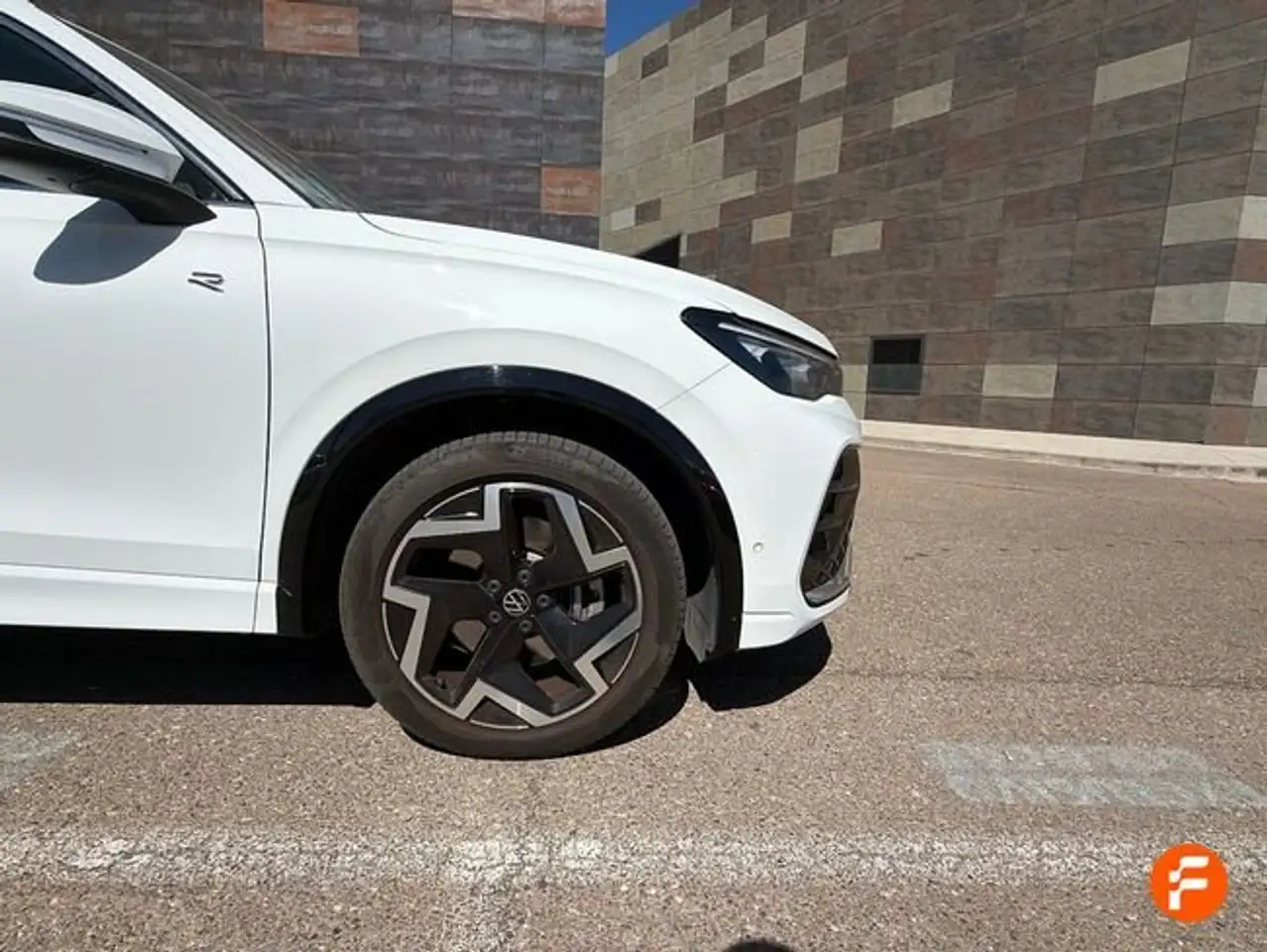 Volkswagen Tiguan 2.0TDI R-Line DSG 110kW — معرض صور السيارة 10