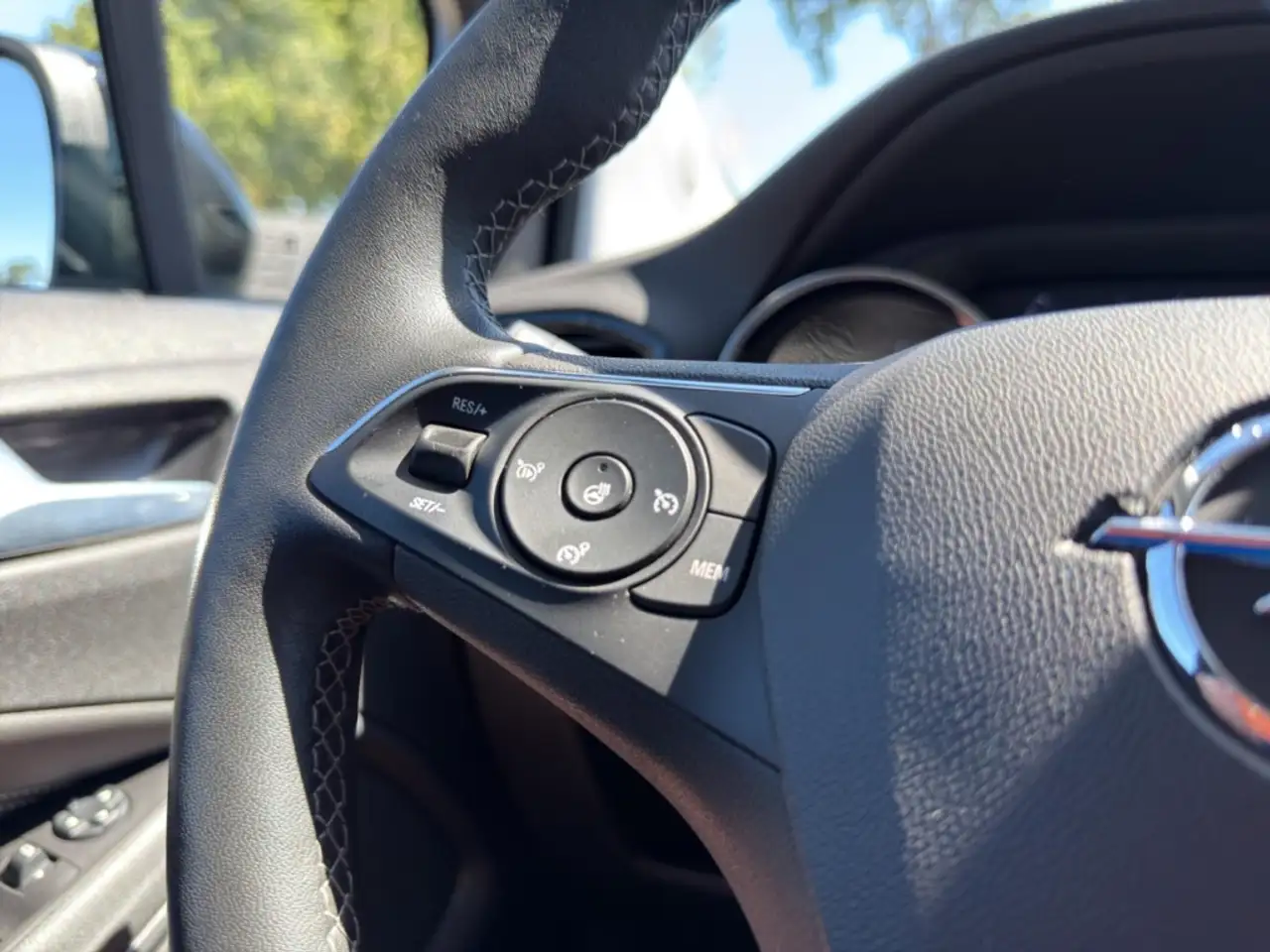 Opel Crossland Elegance Paket 1.2 Turbo Allwetterreifen Navi Klim — Galería del vehículo 24
