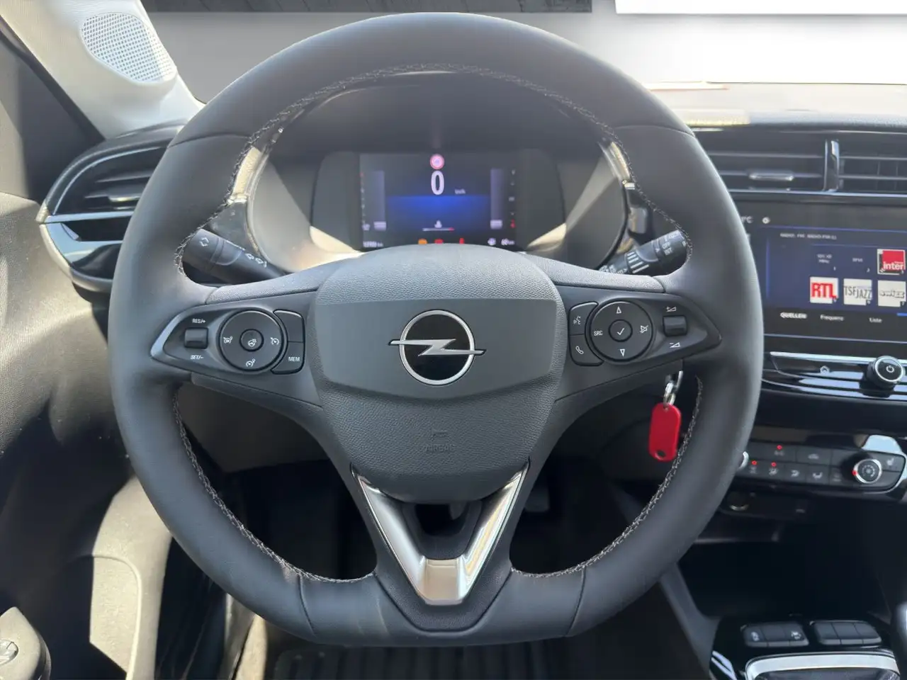 Opel Corsa Selection Kamera, Parkpilot vorn & hinten, — Vehicle gallery 8
