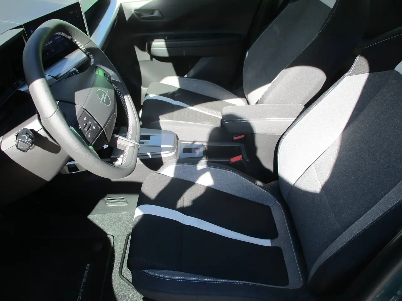 Opel Frontera Edition 1.2 100 kW — Vehicle gallery 11