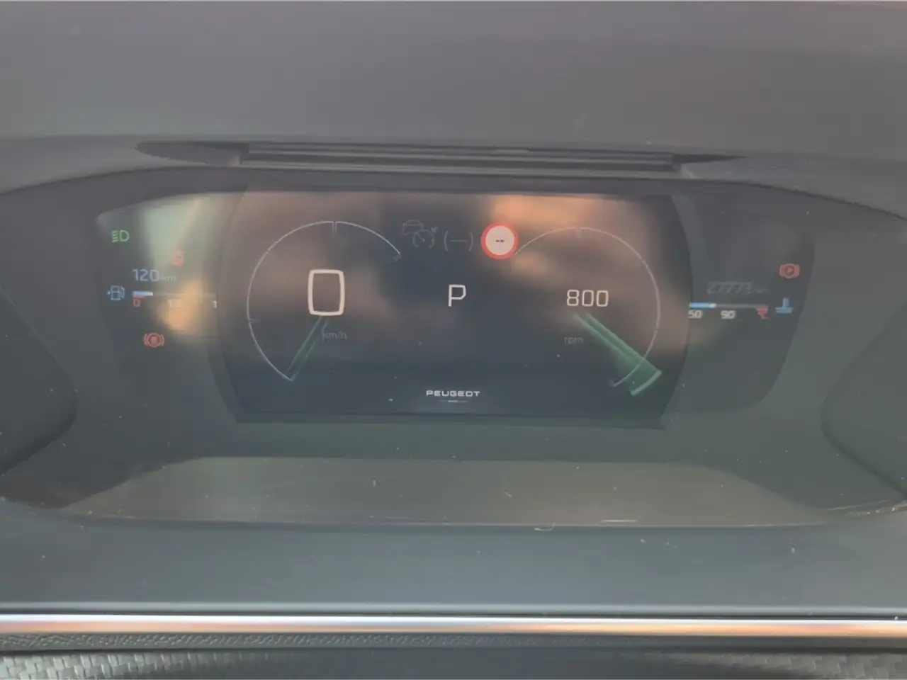 Peugeot 2008 GT PT 130 EAT ACC AHK NAVI LED Pano Kamera — معرض صور السيارة 15