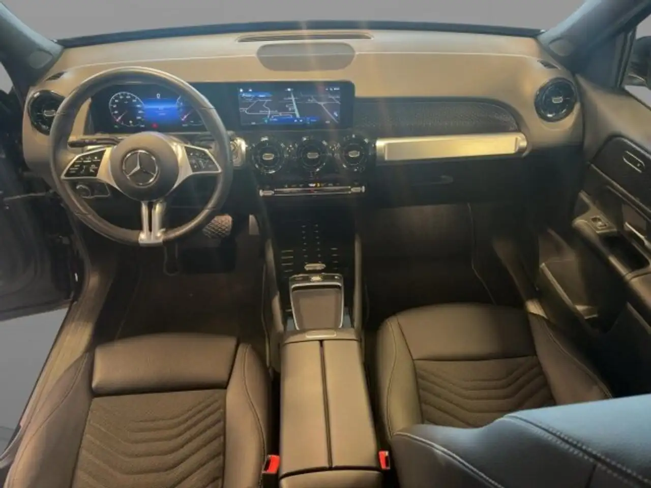 Mercedes-Benz GLB 200 GLB 200 Advanced LED Kamera Navi MBUX e. Heckkl. — Vehicle gallery 6