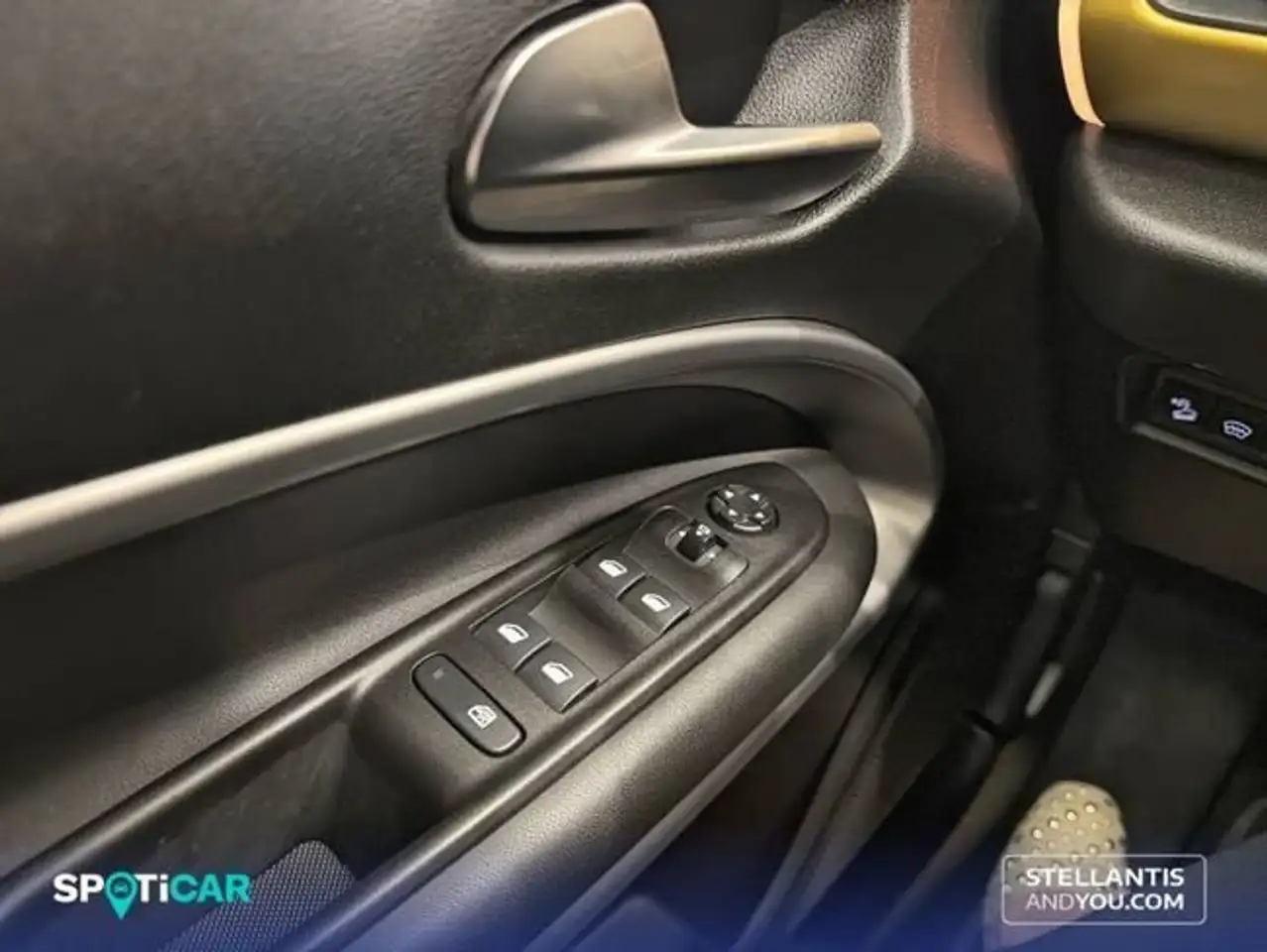 Jeep Avenger 1.2 Altitude 74KW — Galerie du véhicule 15