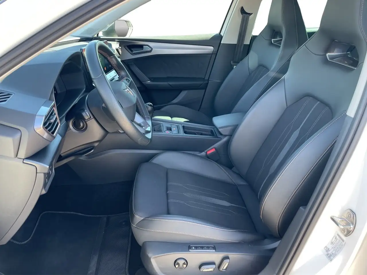 CUPRA Leon Sportstourer 1.5 TSI ACT AHK*VIRTUAL*CARPLAY*LE... — Vehicle gallery 14