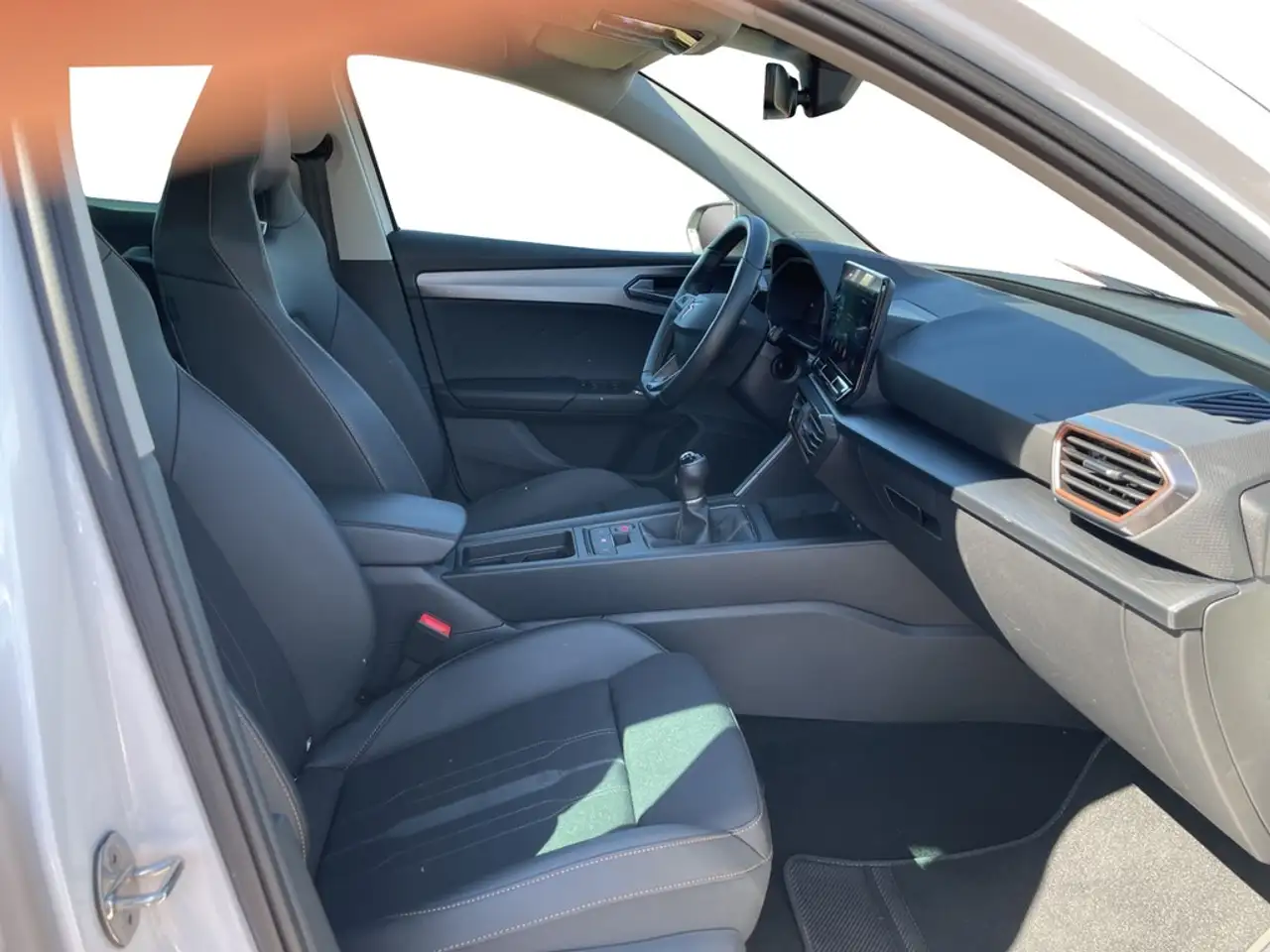 CUPRA Leon Sportstourer 1.5 TSI ACT AHK*VIRTUAL*CARPLAY*LE... — Vehicle gallery 12