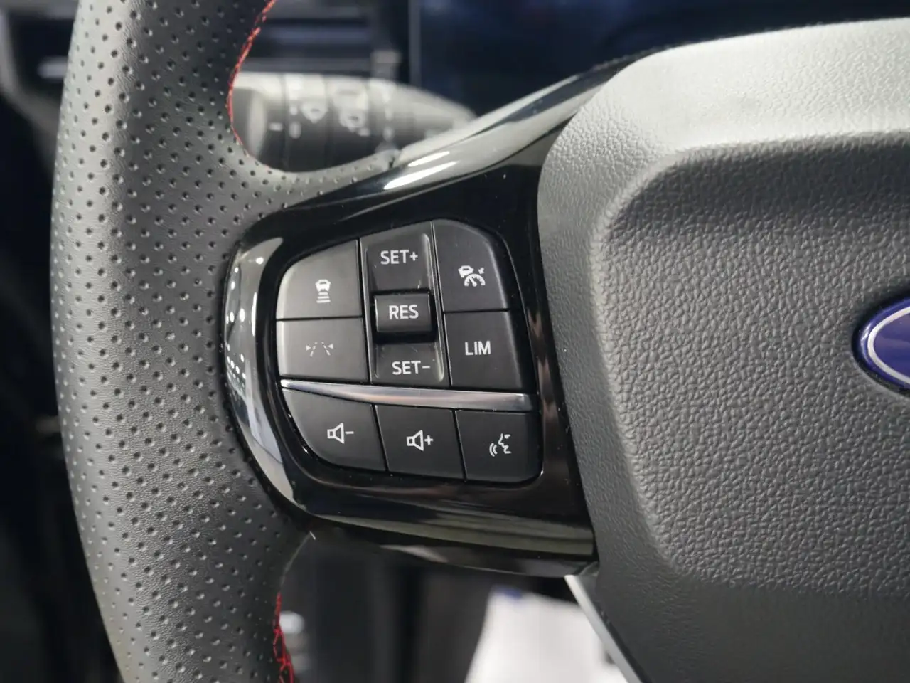 Ford Puma 1.0 EcoBoost MHEV ST-Line 125 — معرض صور السيارة 18
