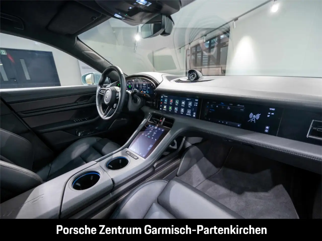 Porsche Taycan Turbo S Sport Turismo Burmester SHZ hinten — Vehicle gallery 9