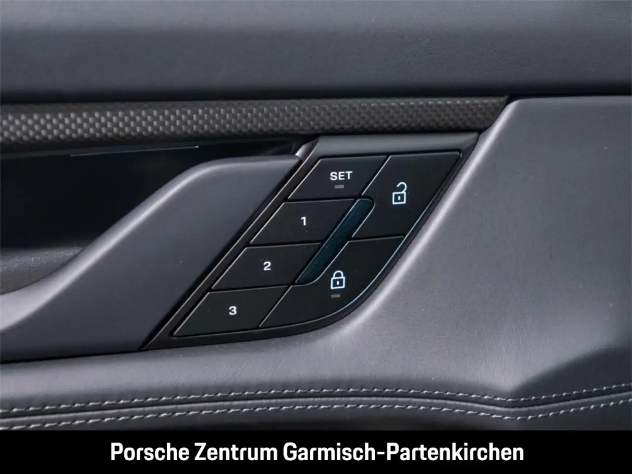 Porsche Taycan Turbo S Sport Turismo Burmester SHZ hinten — Vehicle gallery 31