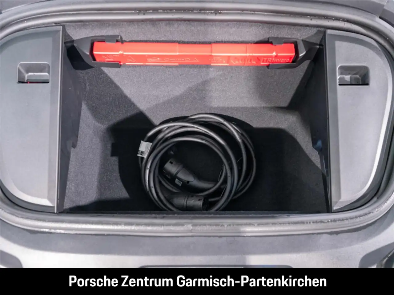 Porsche Taycan Turbo S Sport Turismo Burmester SHZ hinten — Vehicle gallery 12