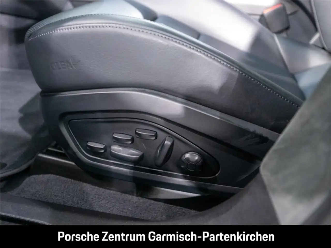 Porsche Taycan Turbo S Sport Turismo Burmester SHZ hinten — Vehicle gallery 15