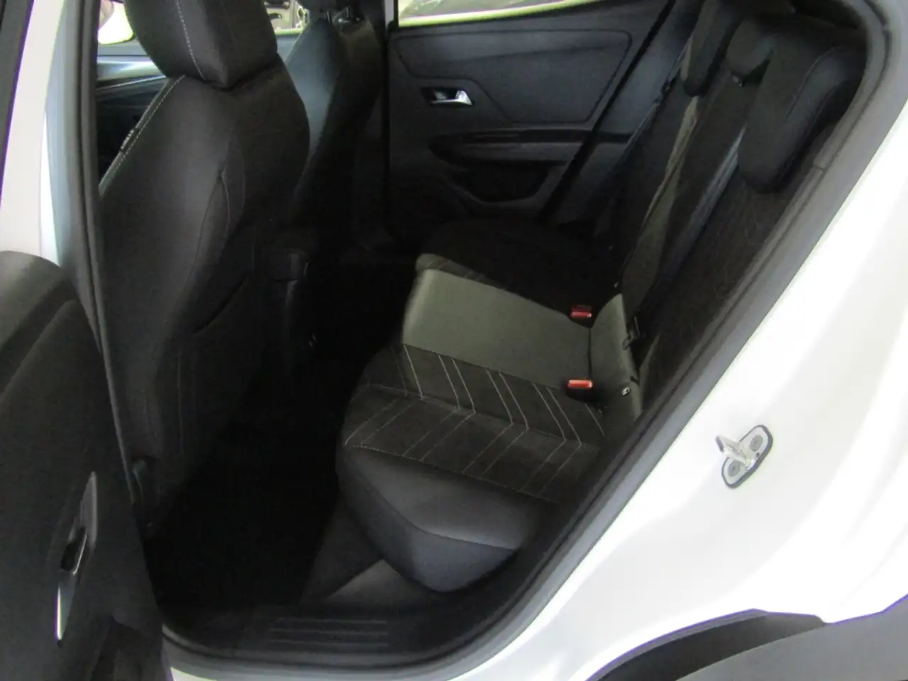 Opel Mokka Ultimate , ULTIMATE, 1.2 Direct Injection Turbo 96 — معرض صور السيارة 9