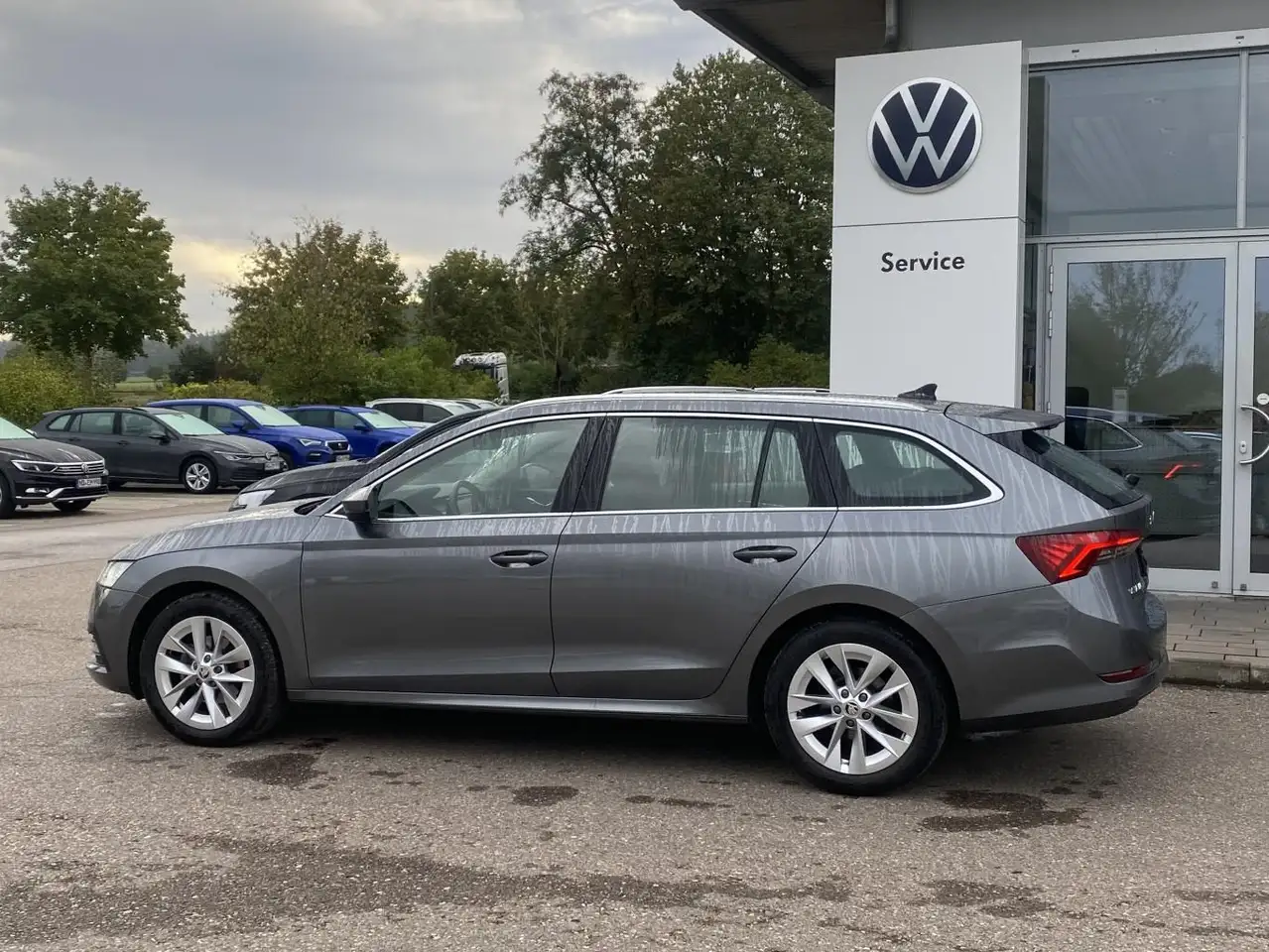 Skoda Octavia Combi 1.5 eTSI DSG AHK+HEAD-UP+SMART-LIN — معرض صور السيارة 3