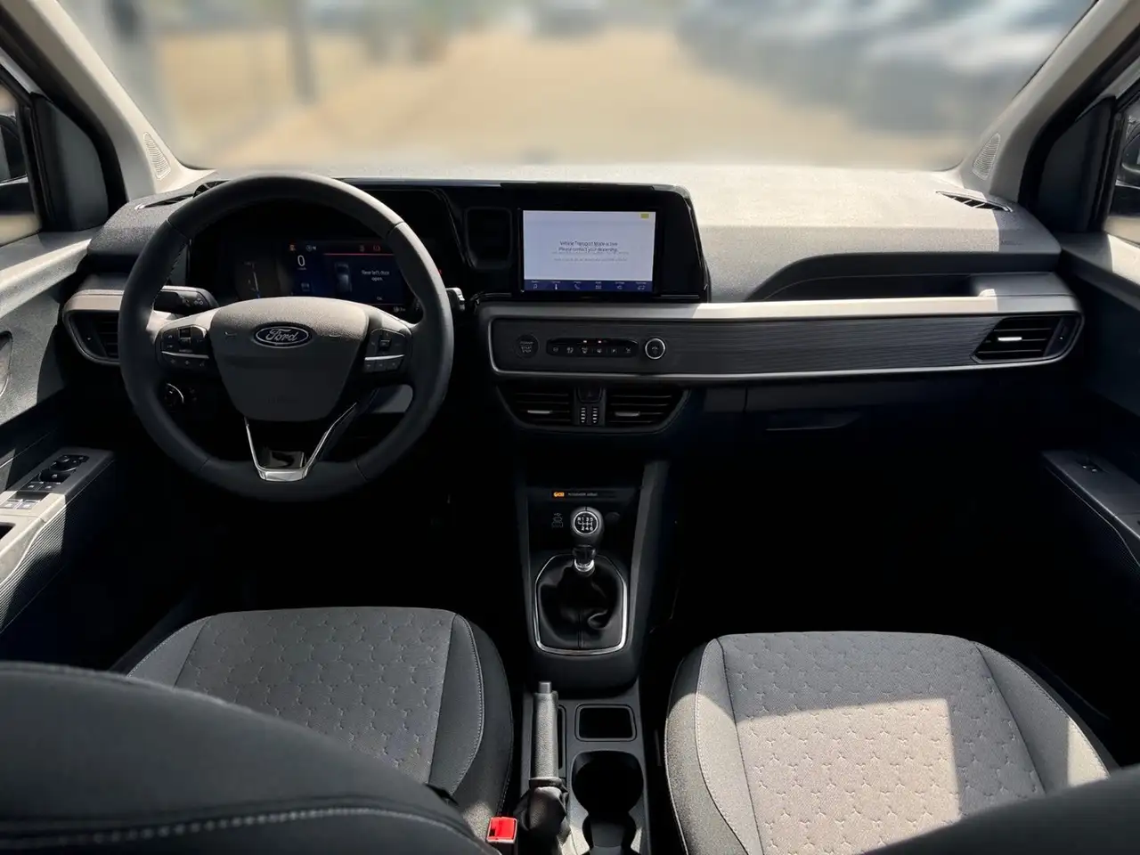 Ford Tourneo Courier Titanium +PDC+TEMPOMAT+KAMERA+ — Galería del vehículo 10