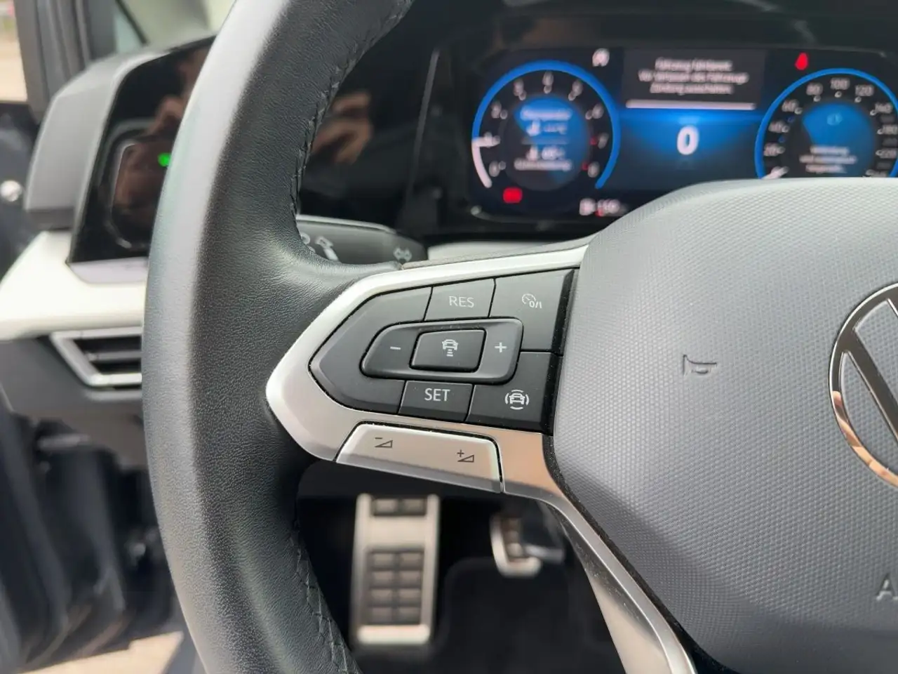 Volkswagen Golf VIII 1.0 TSI "MOVE" Climatronic LED PDC SHZ — Vehicle gallery 13