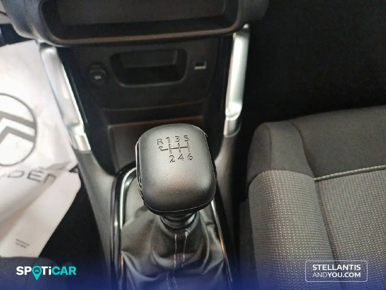 Citroen C3 Aircross BlueHDi 81kW (110CV) Plus — Vehicle gallery 17