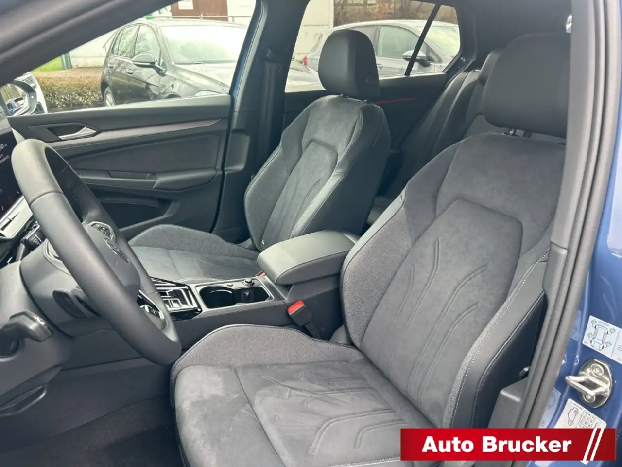 Volkswagen Golf VIII 1.5 eTSI Edition 50+DSG+LED+Navi+Pano+SHZ+3- — Vehicle gallery 14