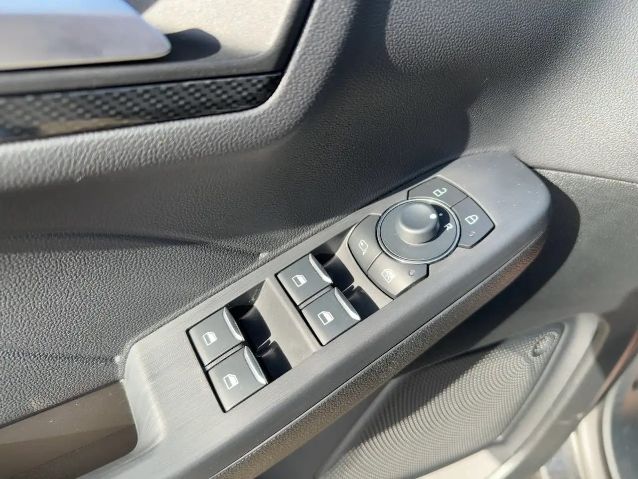 Ford Kuga ST-Line X LED+AHK+Glasdach+Kamera+SHZ — Vehicle gallery 17