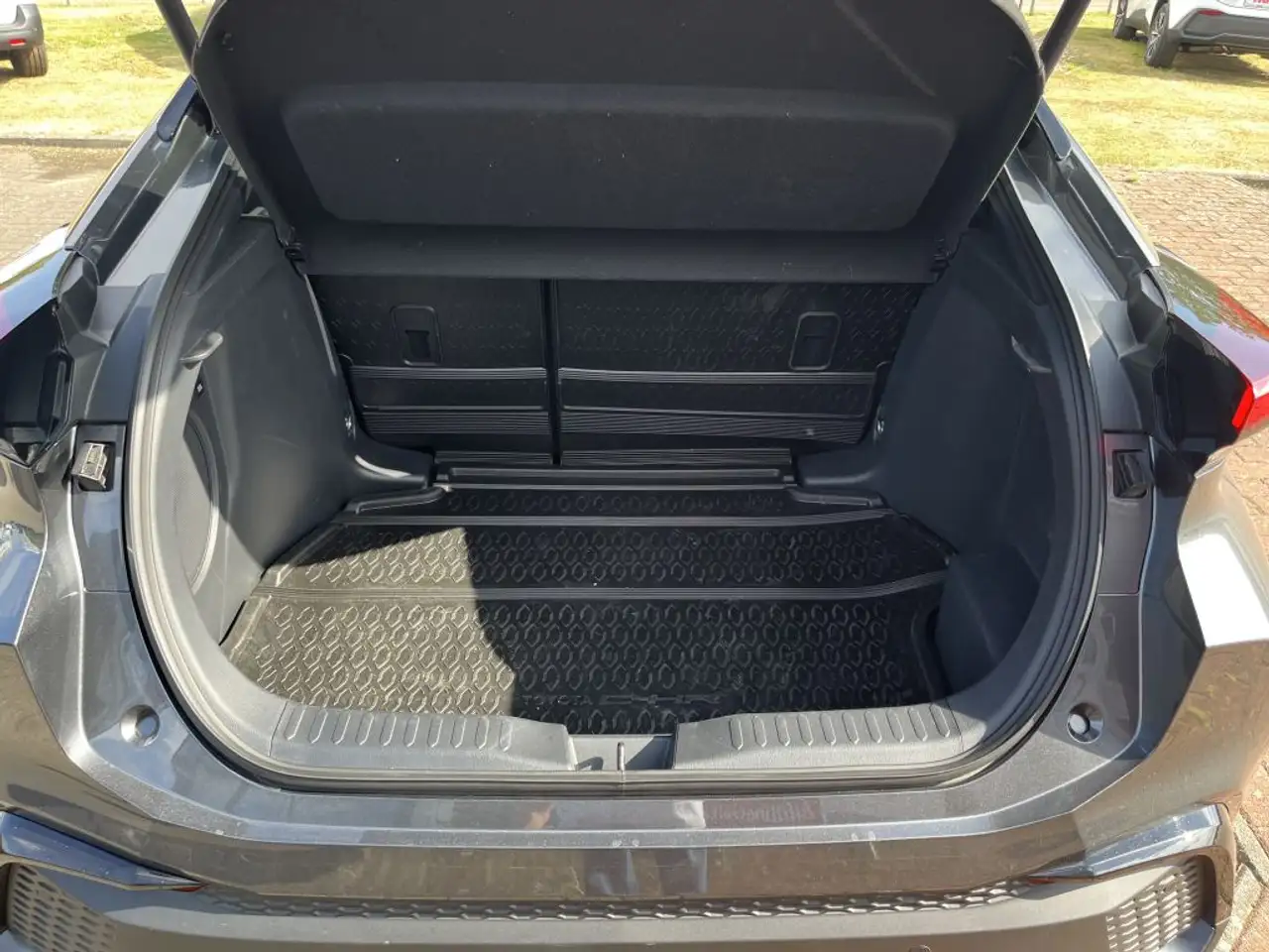 Toyota C-HR 2.0 Hybrid Lounge — معرض صور السيارة 13