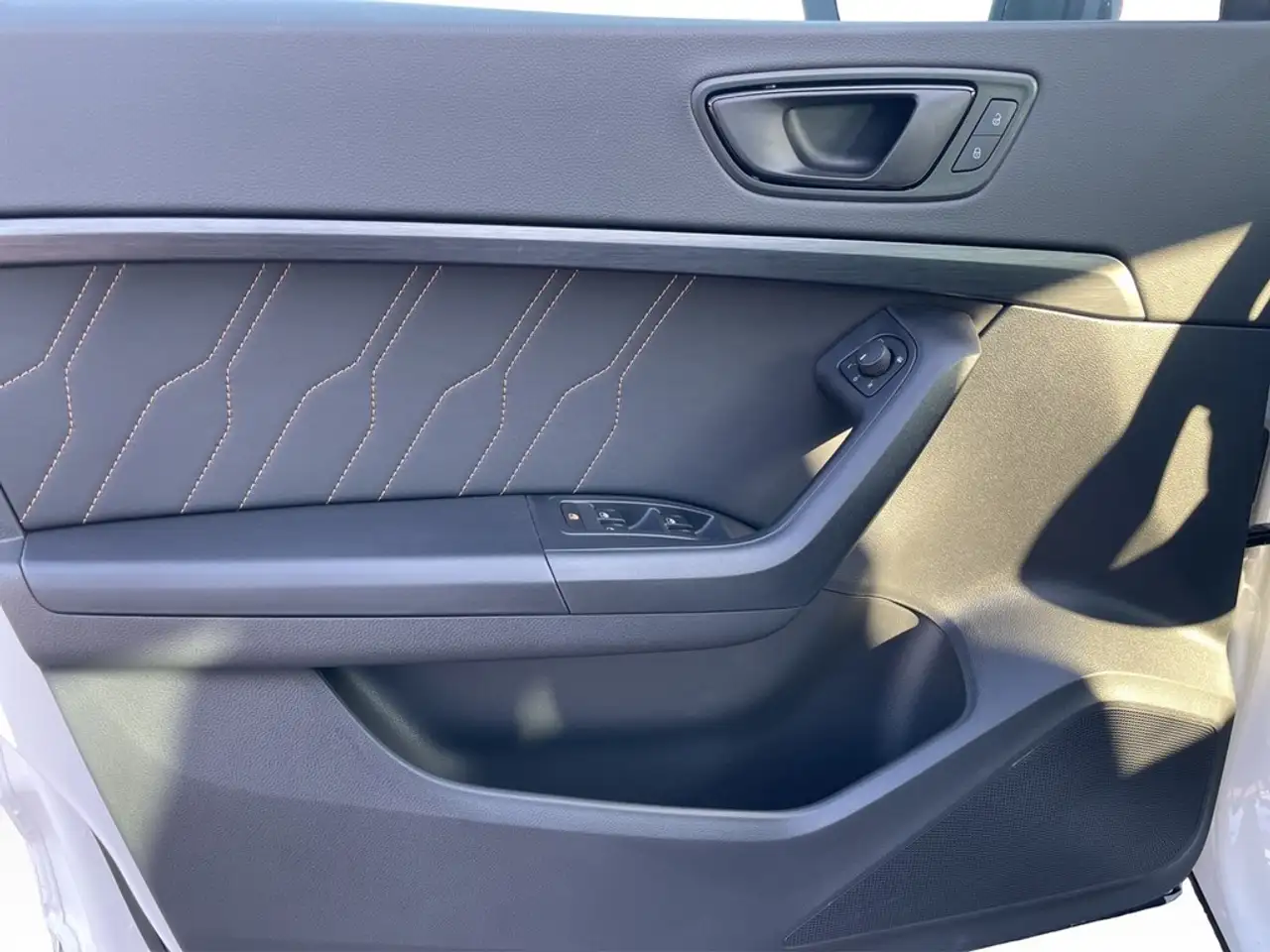 CUPRA Ateca 2.0 TSI DSG 4Drive VZ DCC VIRTUAL*NAVI*LED*PARK... — Galería del vehículo 13