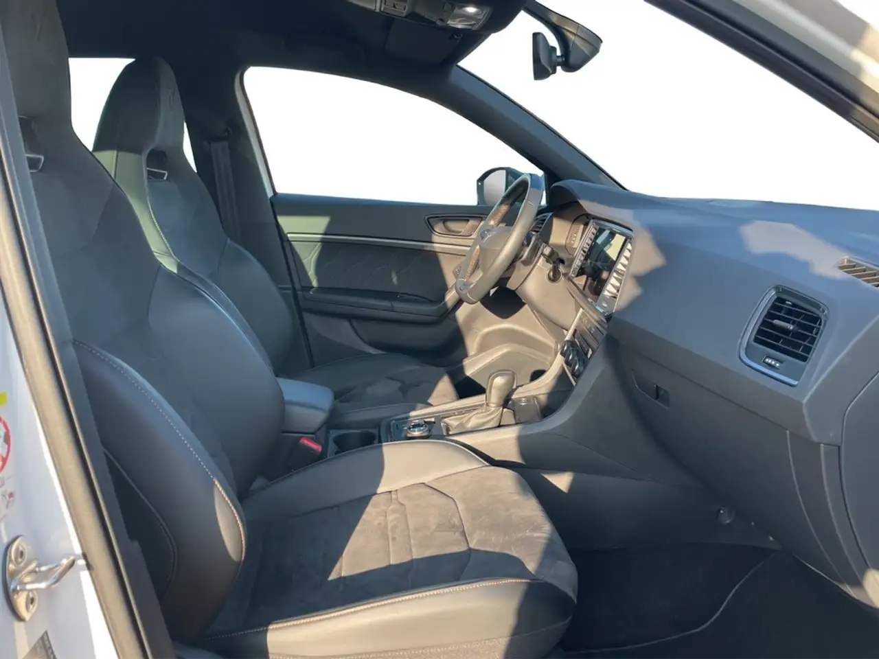 CUPRA Ateca 2.0 TSI DSG 4Drive VZ DCC VIRTUAL*NAVI*LED*PARK... — Galería del vehículo 11