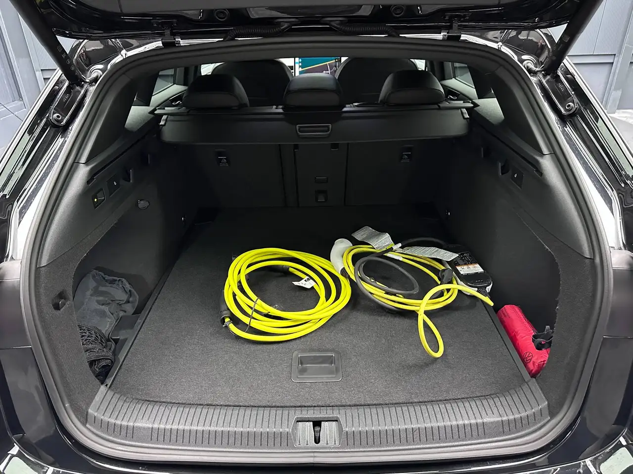 Volkswagen ID.7 Tourer Pro *20Zoll*AHK*Int./Ext.-Paket*360*Komfort* — Vehicle gallery 32