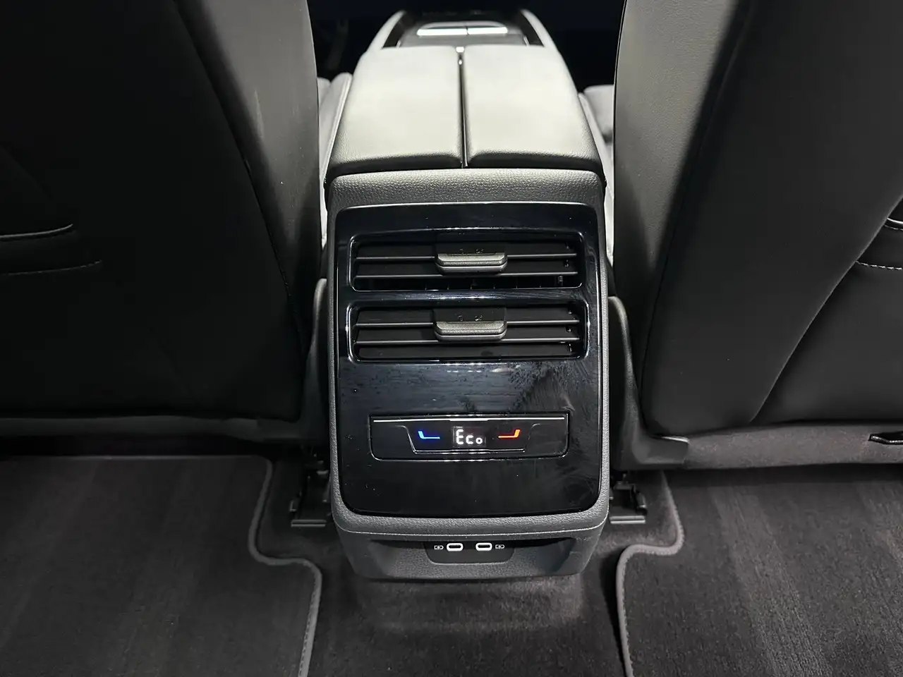 Volkswagen ID.7 Tourer Pro *20Zoll*AHK*Int./Ext.-Paket*360*Komfort* — Vehicle gallery 31