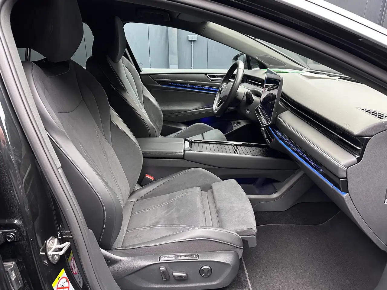 Volkswagen ID.7 Tourer Pro *20Zoll*AHK*Int./Ext.-Paket*360*Komfort* — Vehicle gallery 10