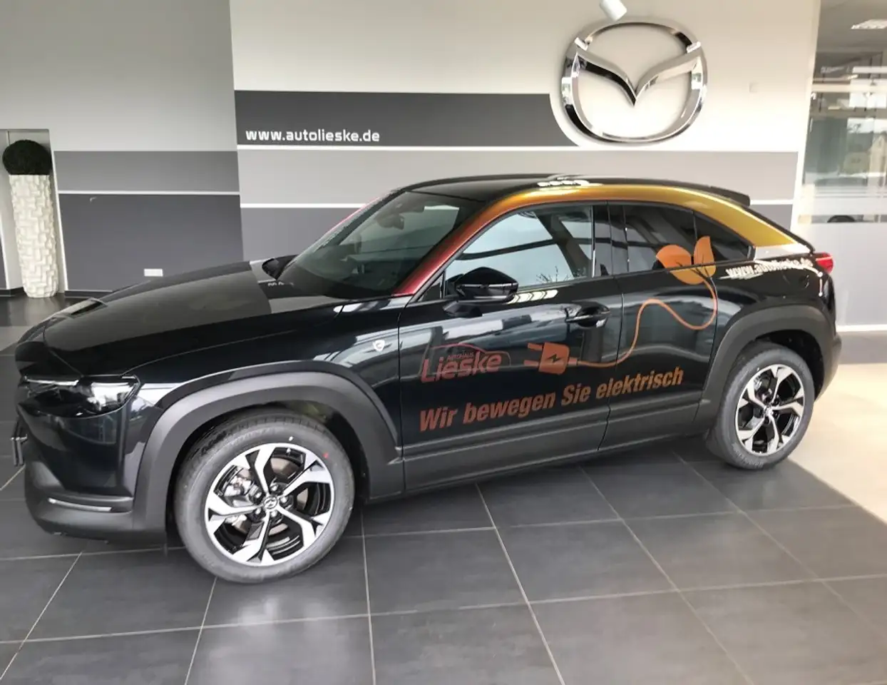 Mazda MX-30 MX-30 e-SKYACTIV R-EV ADVANTAGE IV — معرض صور السيارة 2