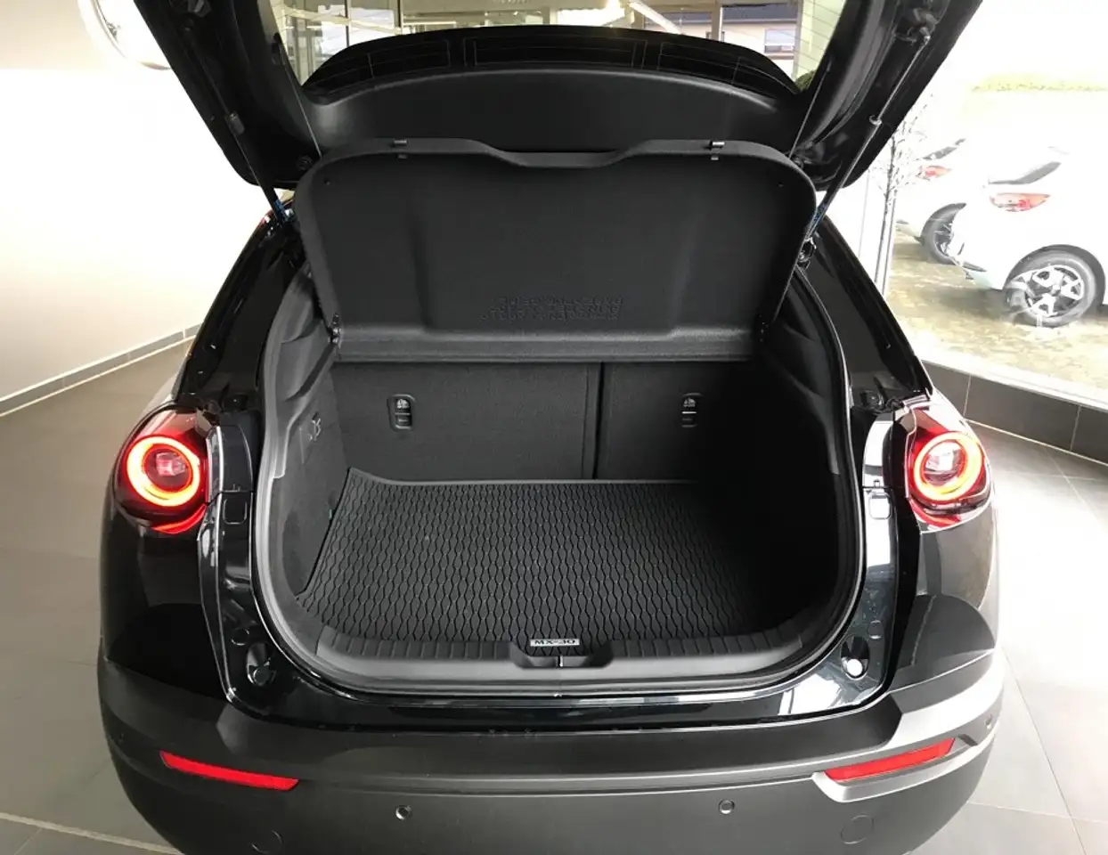 Mazda MX-30 MX-30 e-SKYACTIV R-EV ADVANTAGE IV — معرض صور السيارة 8