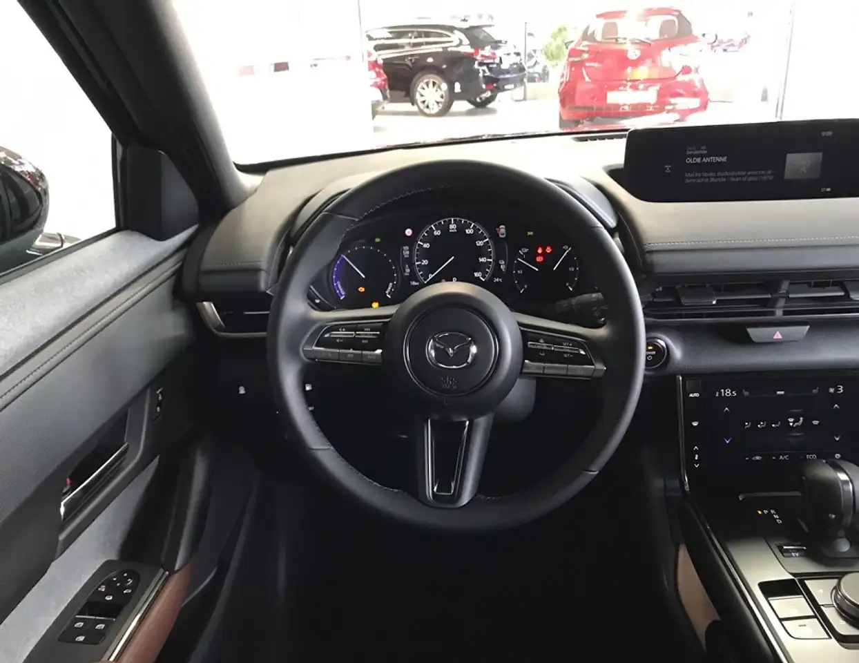 Mazda MX-30 MX-30 e-SKYACTIV R-EV ADVANTAGE IV — معرض صور السيارة 5