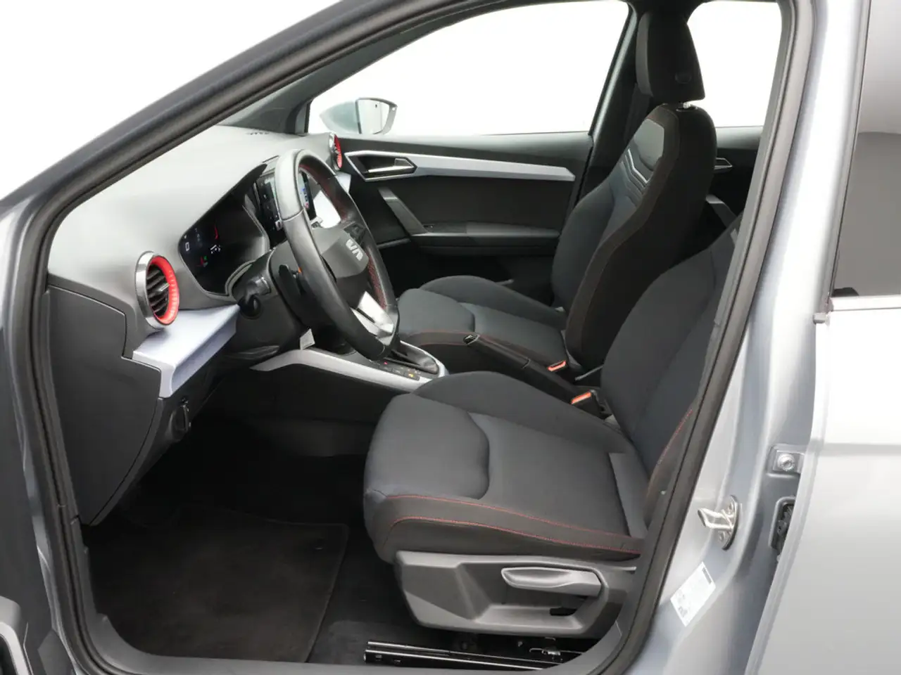SEAT Arona FR DSG NAVI KAM PDC LED KLIMA — Vehicle gallery 9