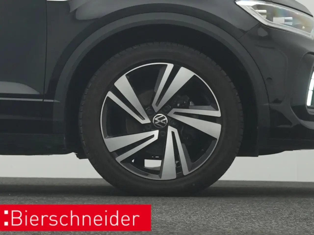 Volkswagen T-Roc 1.5 TSI DSG R-Line AHK NAVI IQ.LIGHT KAMERA NEVADA — Vehicle gallery 30